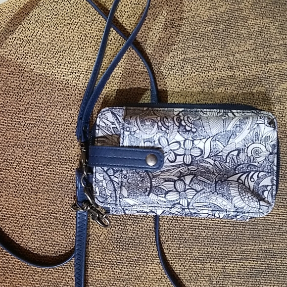 Sakroots Artist Circle Smartphone Wristlet Wallet Crossbody Bag Floral NWOT - Picture 2 of 4